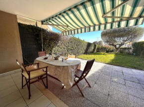 Studio/Cabine à 80m de la plage avec Terrasse, Jardinet et Garage - Cavalaire - FR-1-226B-140
